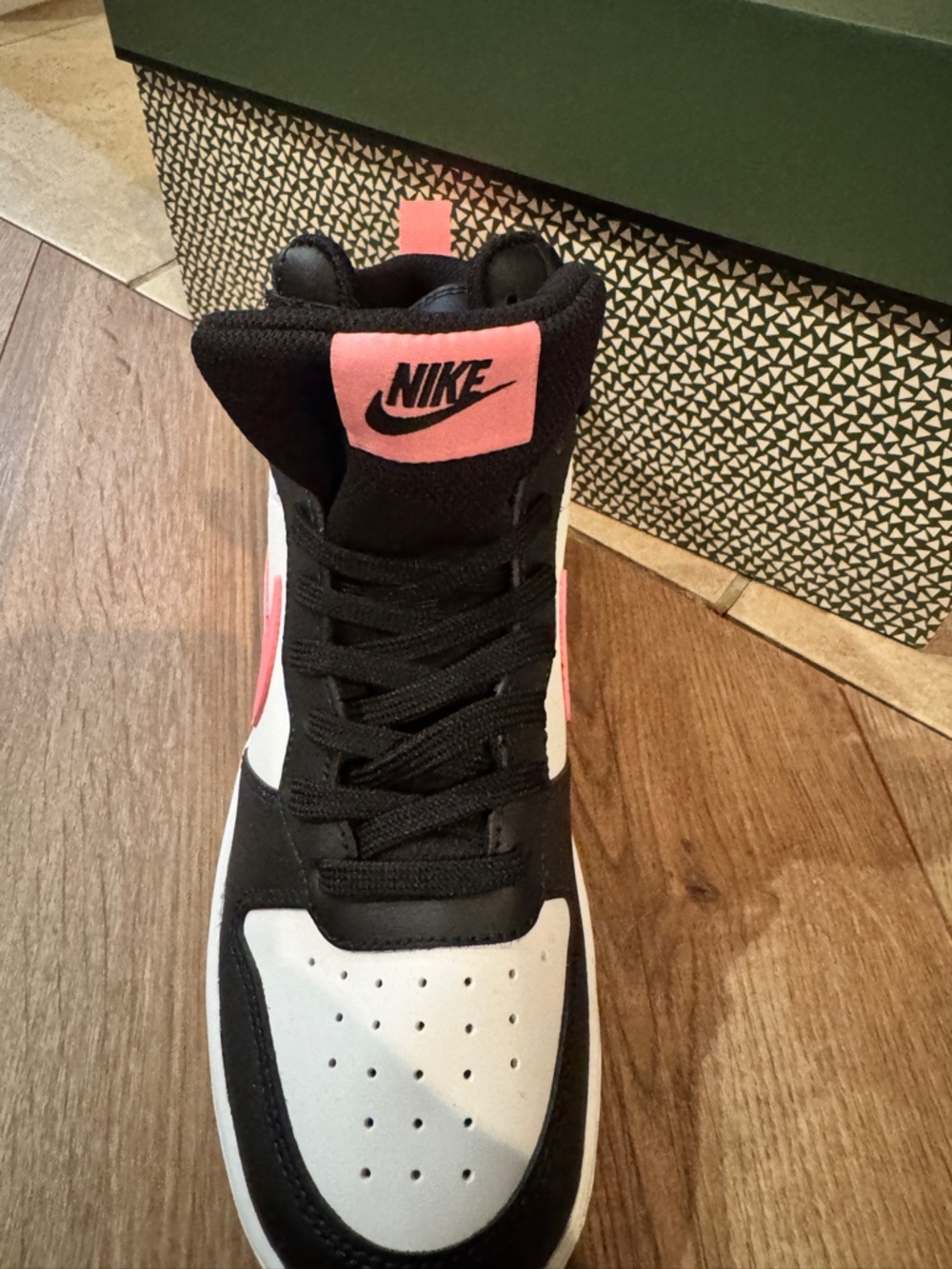 Nike Court Borough Mid 2 Big Kids Shoe size 6.5Y